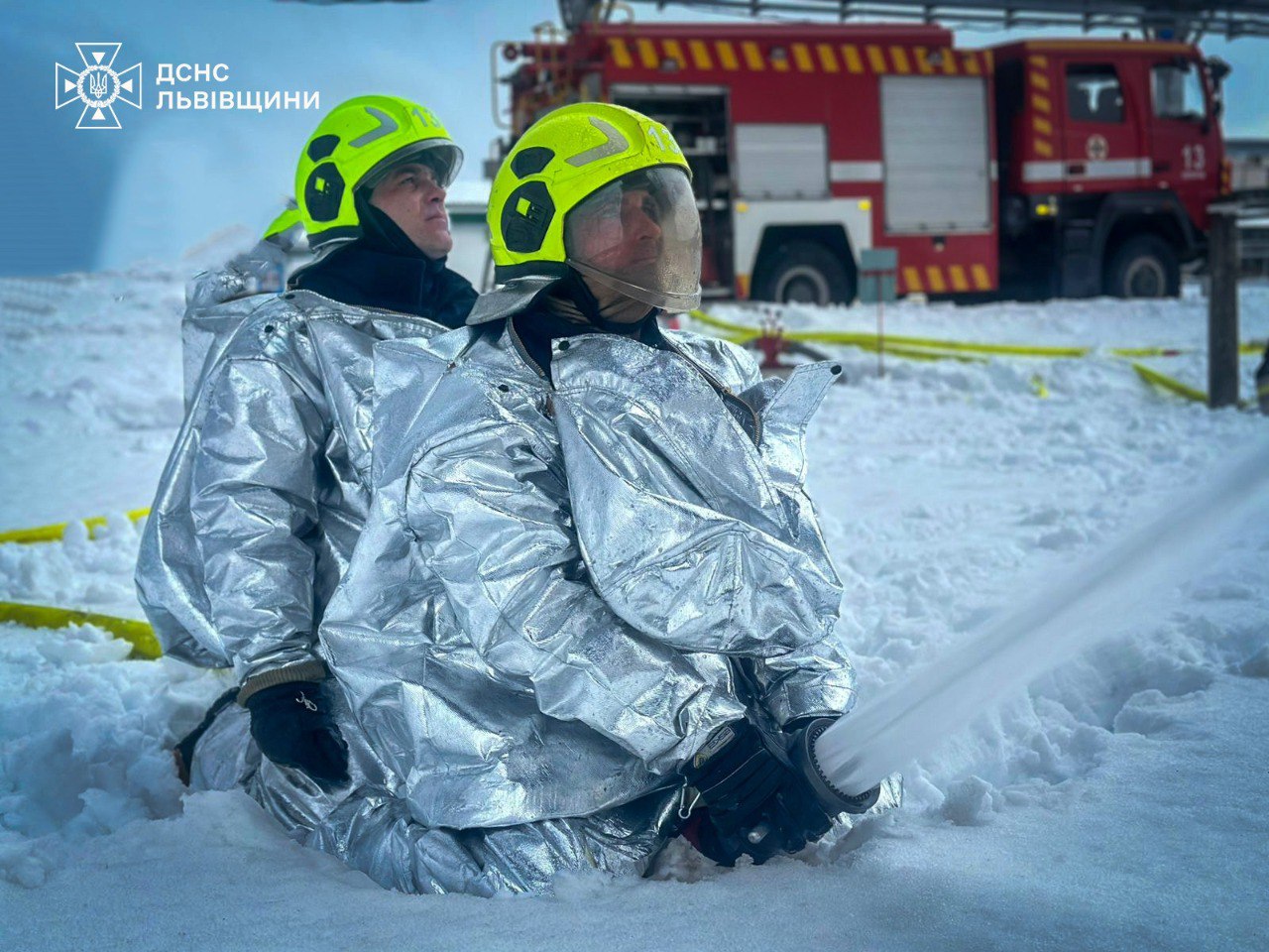 У ДСНС показали кадри ліквідації наслідків ранкової атаки на Львівщині